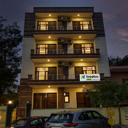 Treebo Swastika Premium Hotel Noida Kültér fotó