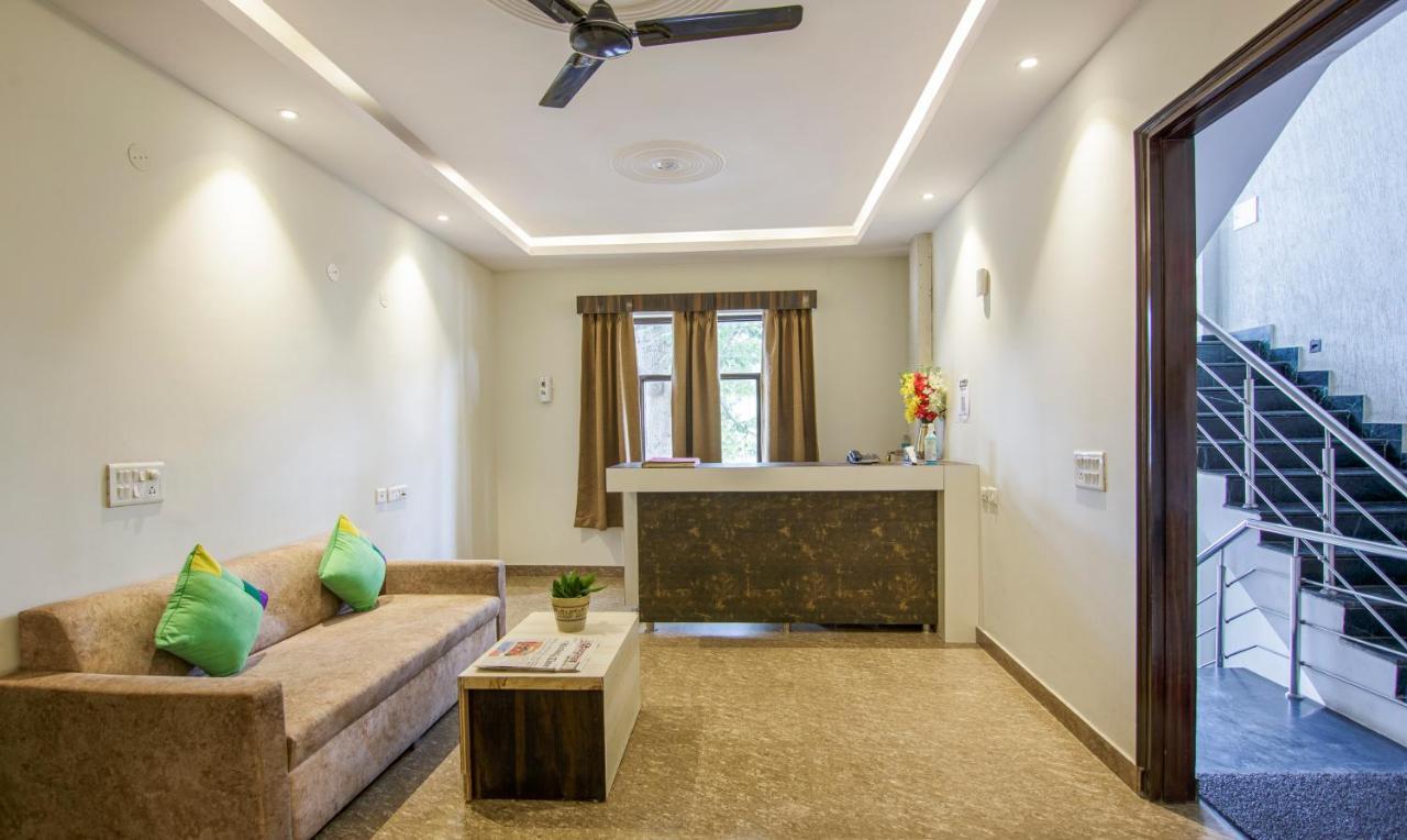 Treebo Swastika Premium Hotel Noida Kültér fotó