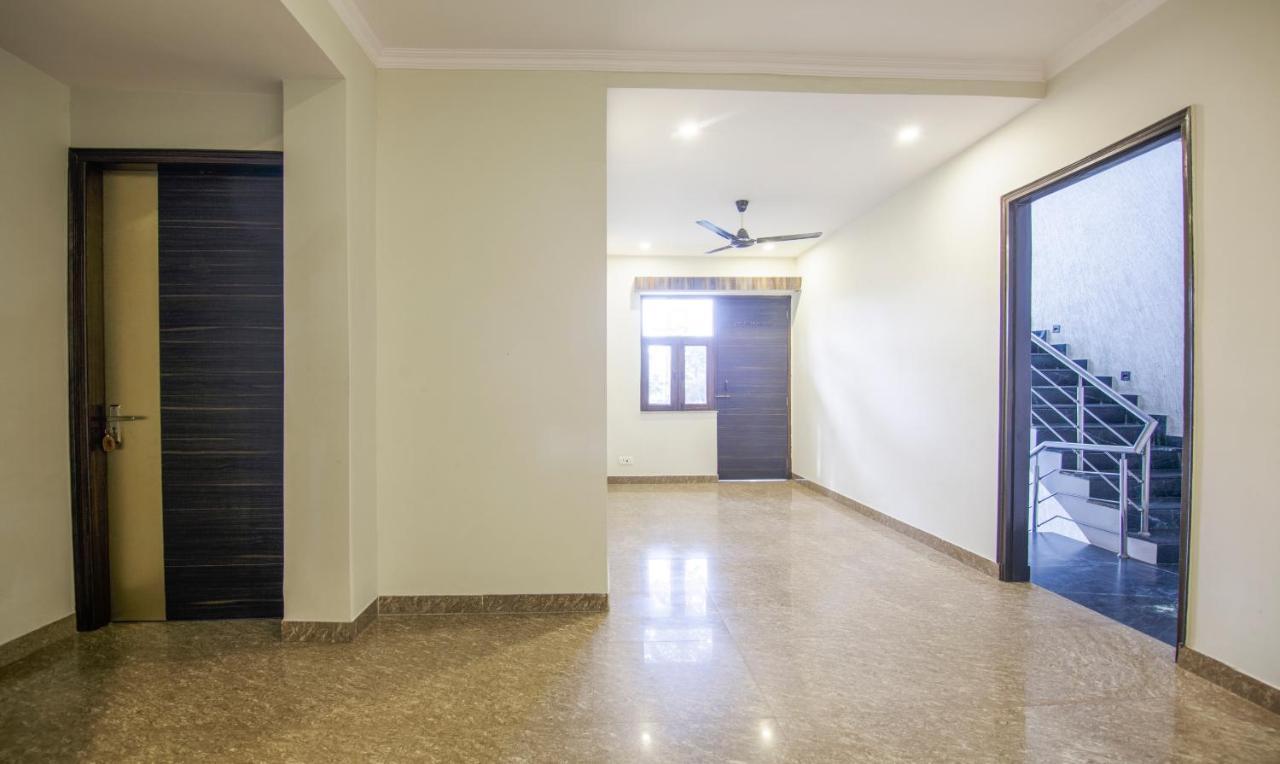 Treebo Swastika Premium Hotel Noida Kültér fotó