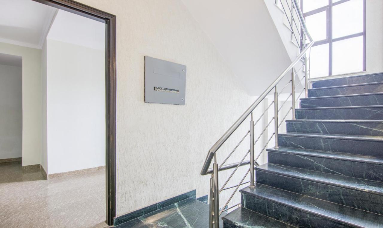 Treebo Swastika Premium Hotel Noida Kültér fotó