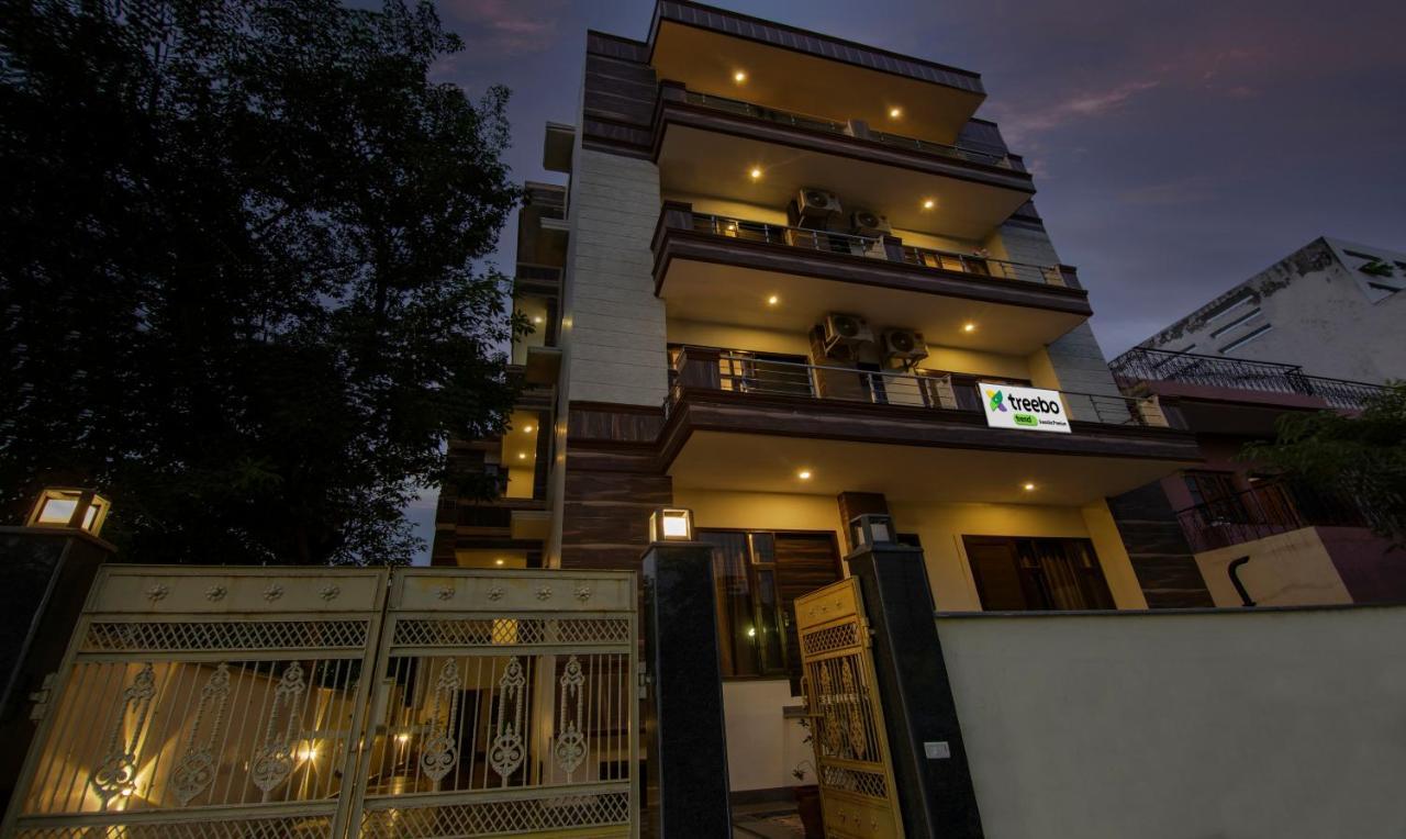 Treebo Swastika Premium Hotel Noida Kültér fotó