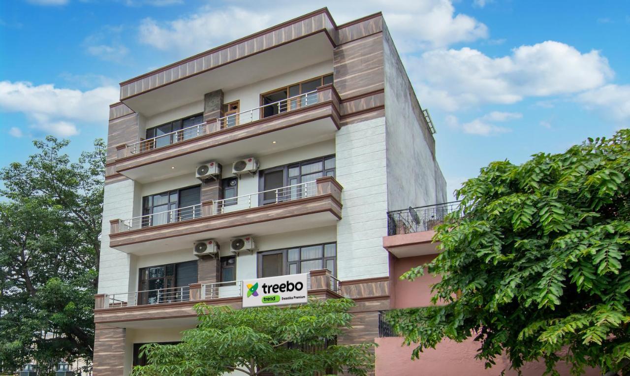 Treebo Swastika Premium Hotel Noida Kültér fotó