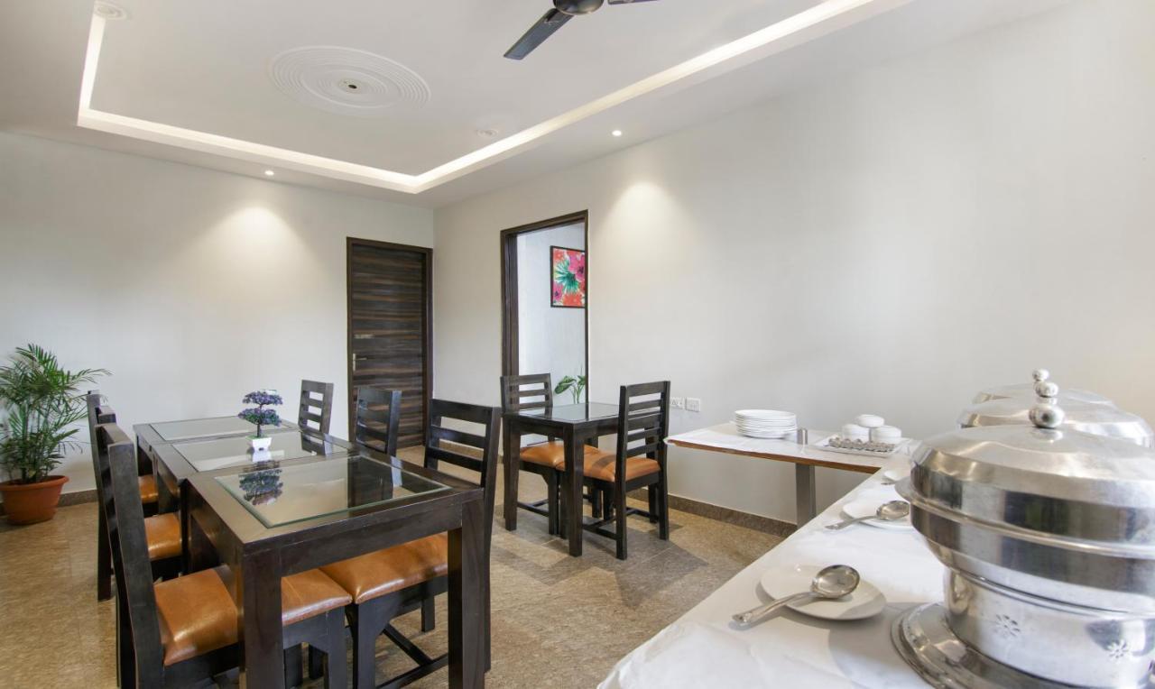 Treebo Swastika Premium Hotel Noida Kültér fotó