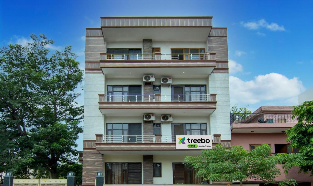 Treebo Swastika Premium Hotel Noida Kültér fotó