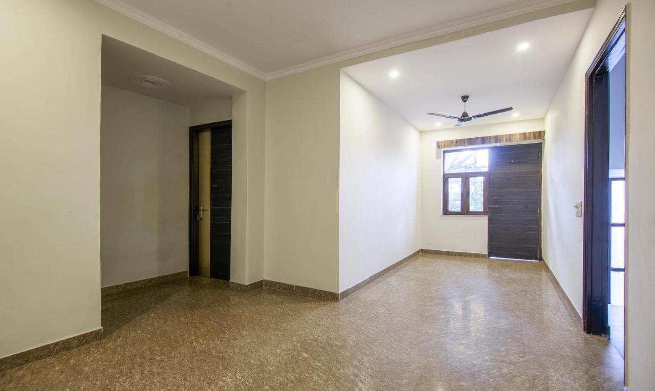 Treebo Swastika Premium Hotel Noida Kültér fotó