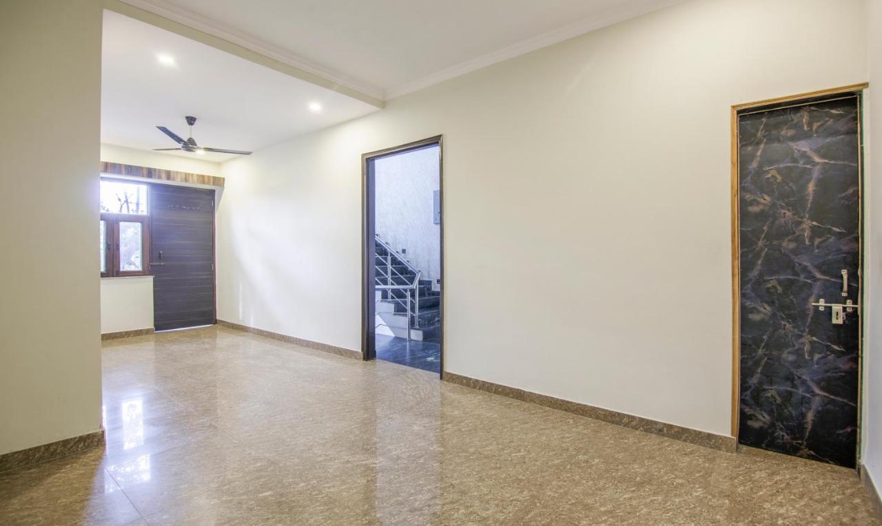 Treebo Swastika Premium Hotel Noida Kültér fotó
