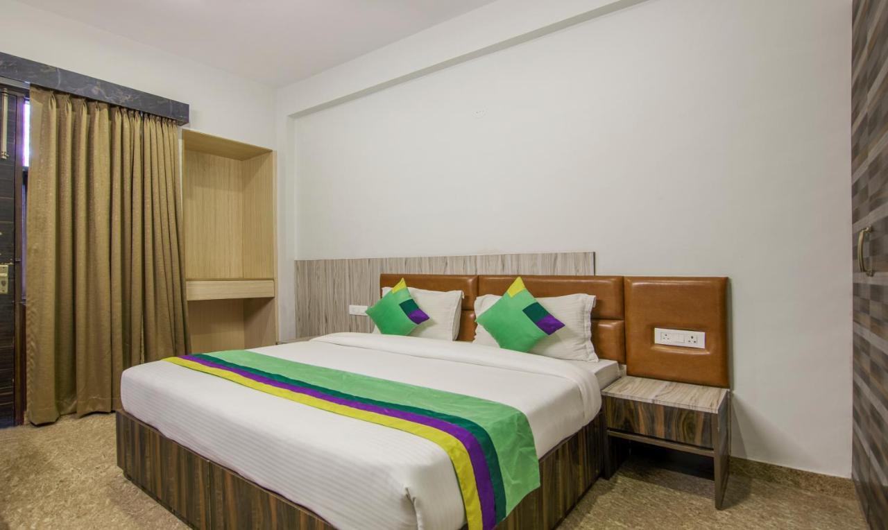 Treebo Swastika Premium Hotel Noida Kültér fotó