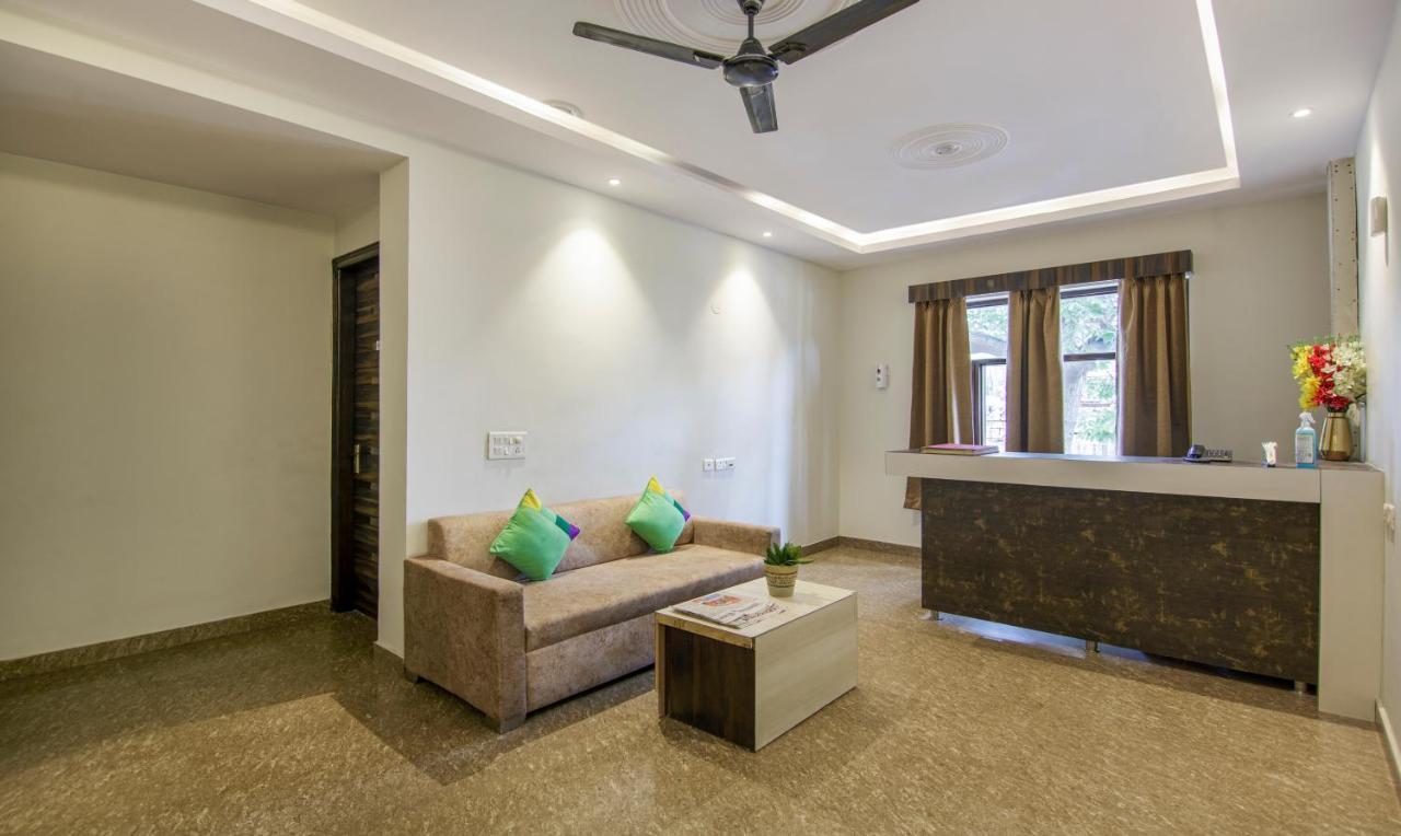 Treebo Swastika Premium Hotel Noida Kültér fotó